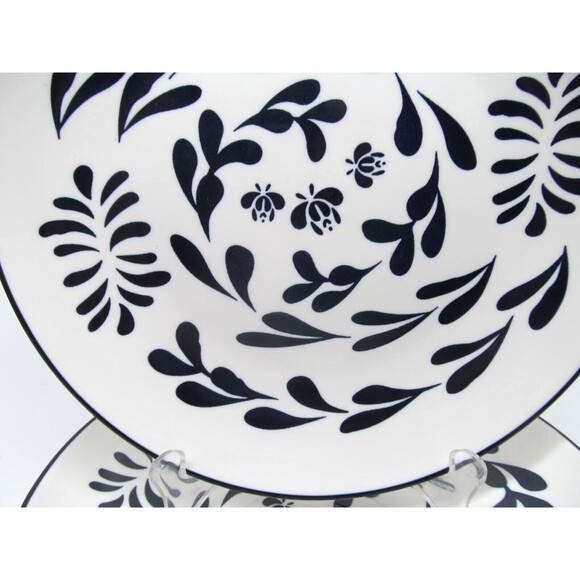 Orly Maison New York 10” Dinner Plates Navy & White Set of 2 - Picture 11 of 16